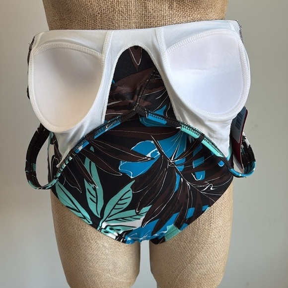 NWT Magicsuit by Miraclesuit One Piece Swimsuit  Size 8 - Picture 13 of 13